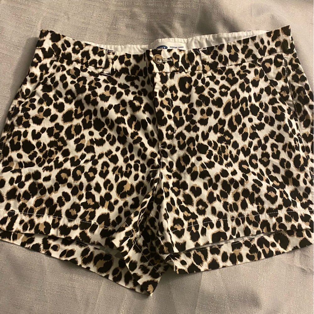 Sexy, sexy! NWT Old Navy Size 16 Leopard Print Shorts
